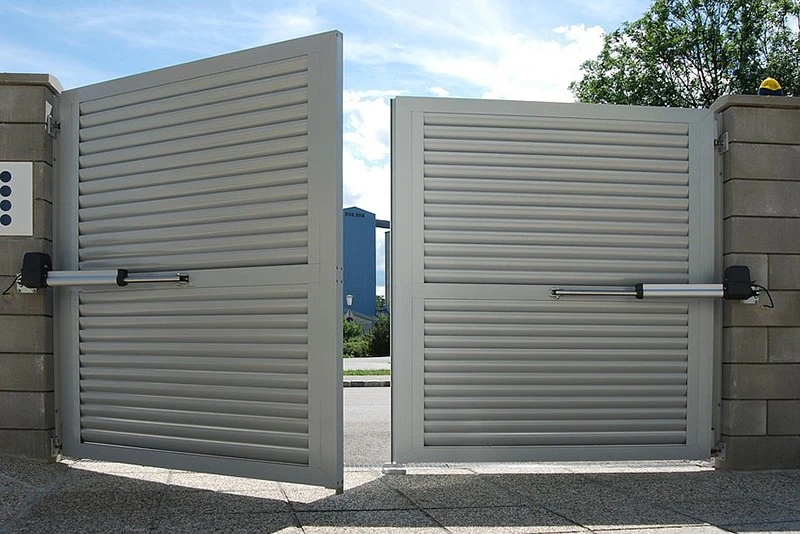 swing gate (9)